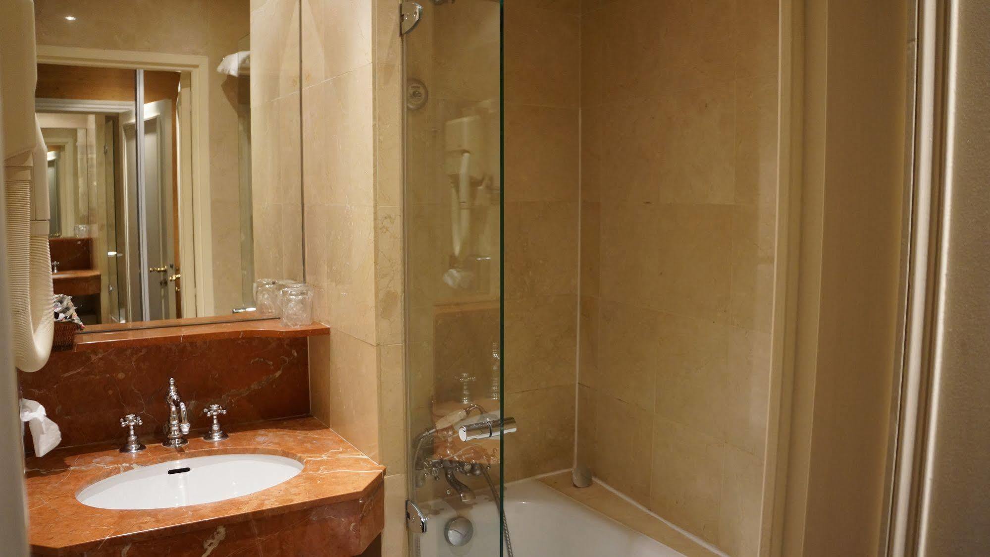 Le Relais Medicis Hotel Paris Exterior photo