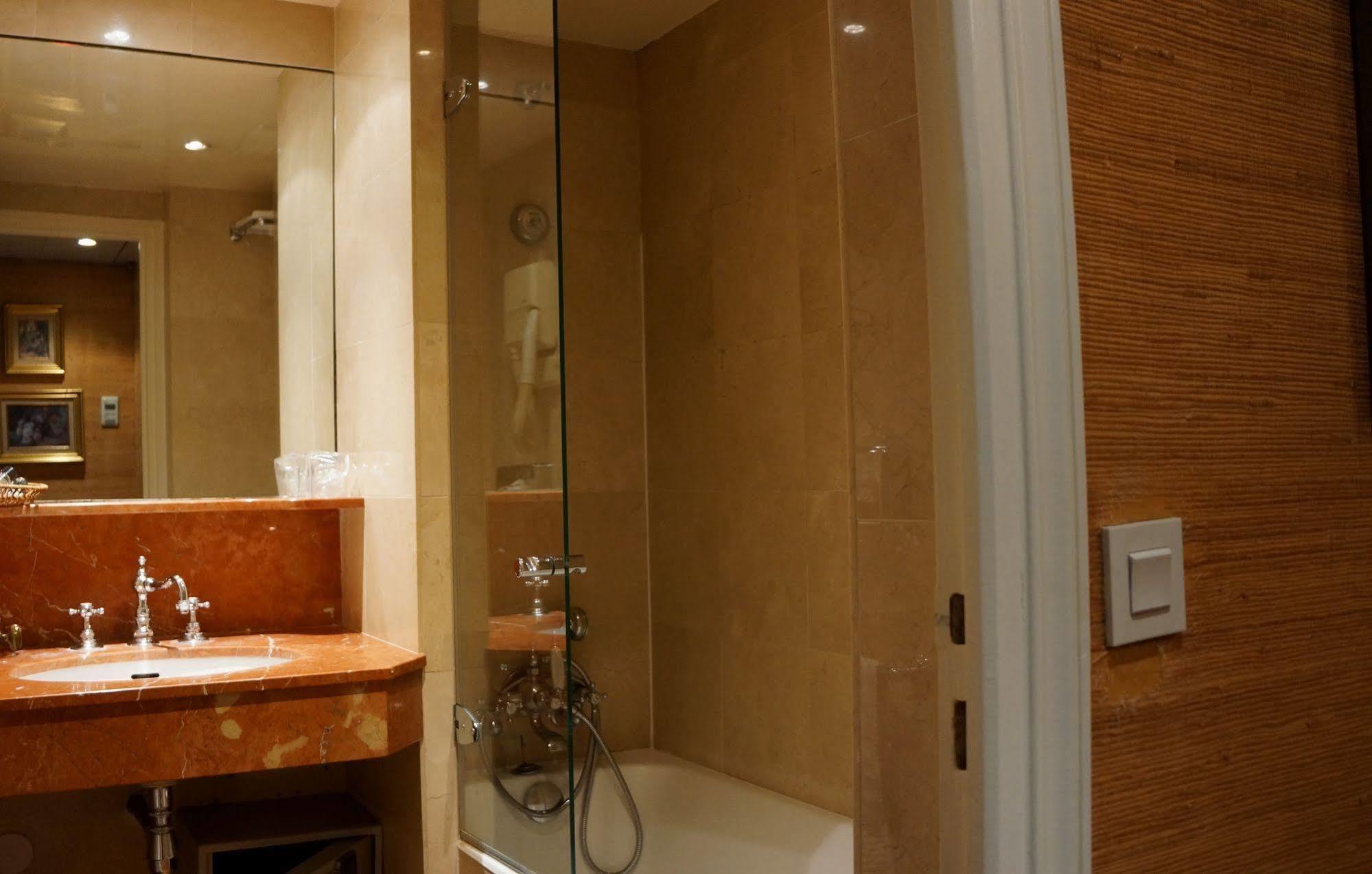 Le Relais Medicis Hotel Paris Exterior photo